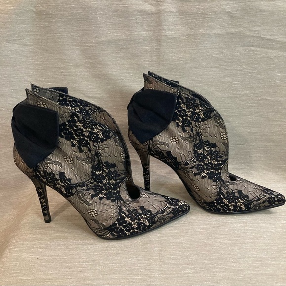 STUART WEITZMAN Sz 8.5 Lace Satin Bow Pointy  Toe 4” Heels Shooties Shoes - Picture 4 of 16